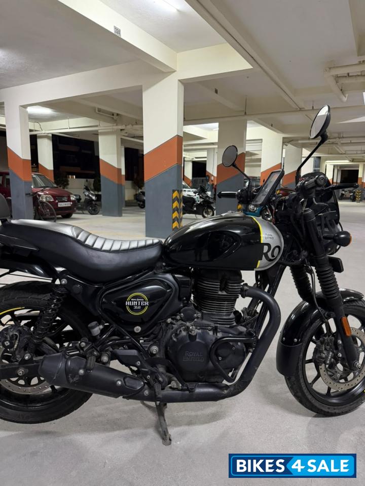 Dapper Black Royal Enfield Hunter 350 Metro