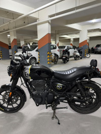 Dapper Black Royal Enfield Hunter 350 Metro
