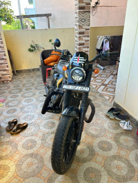 Yezdi Roadster Dark 2022 Model