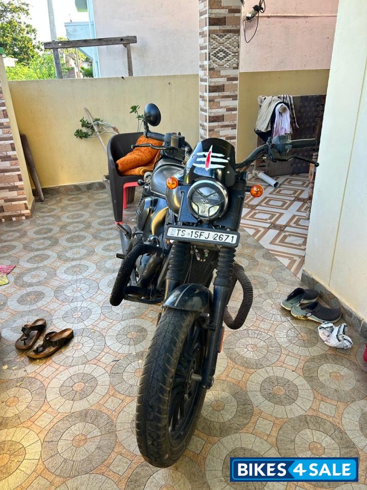 Yezdi Roadster Dark