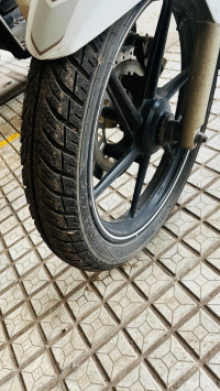 White TVS Apache RTR 180