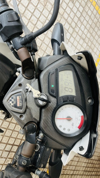 White TVS Apache RTR 180