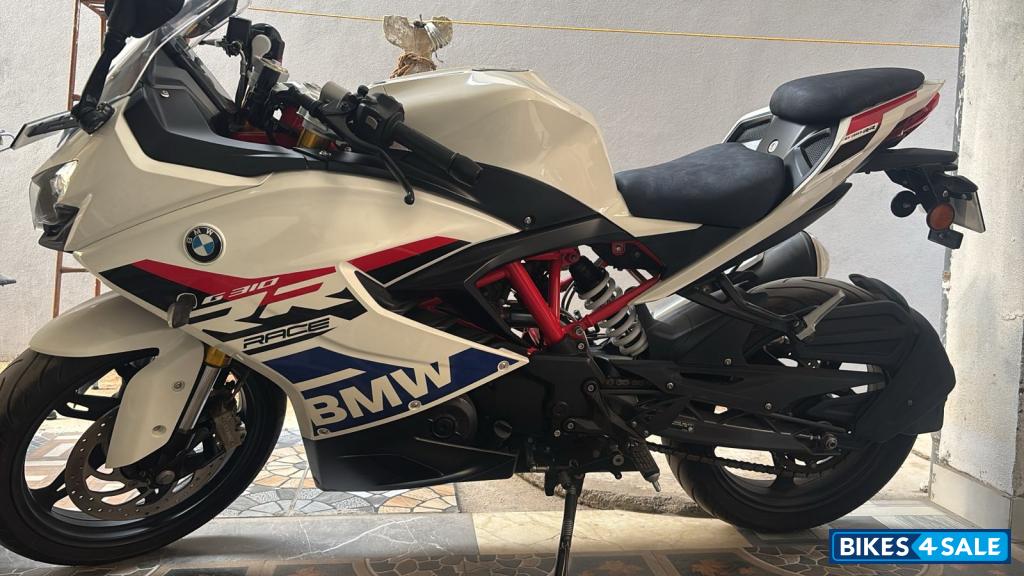 Polar White BMW G 310 RR