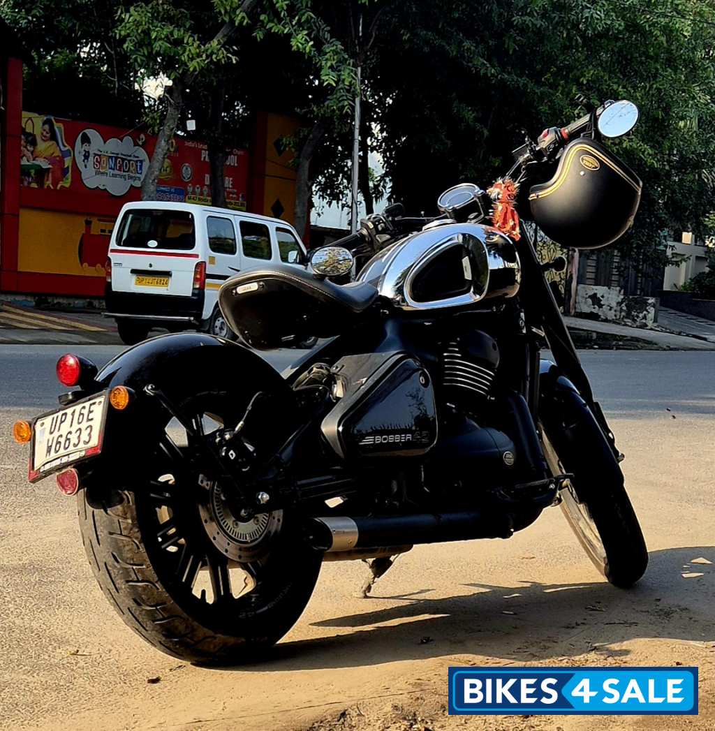 Jawa 42 Bobber Black Mirror