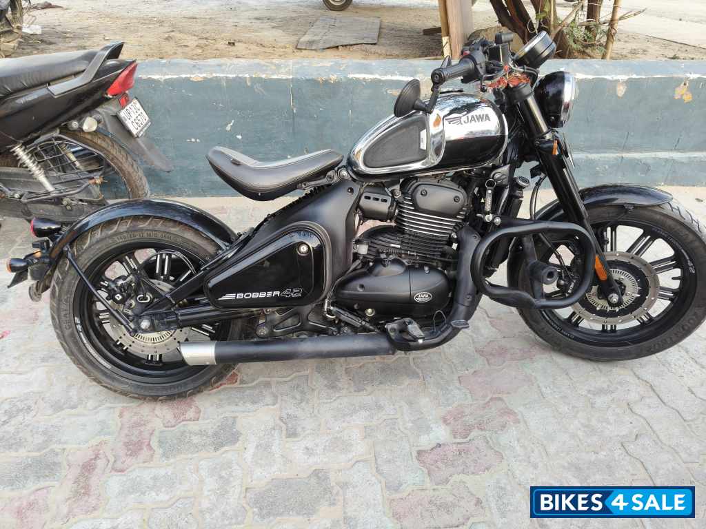 Jawa 42 Bobber Black Mirror