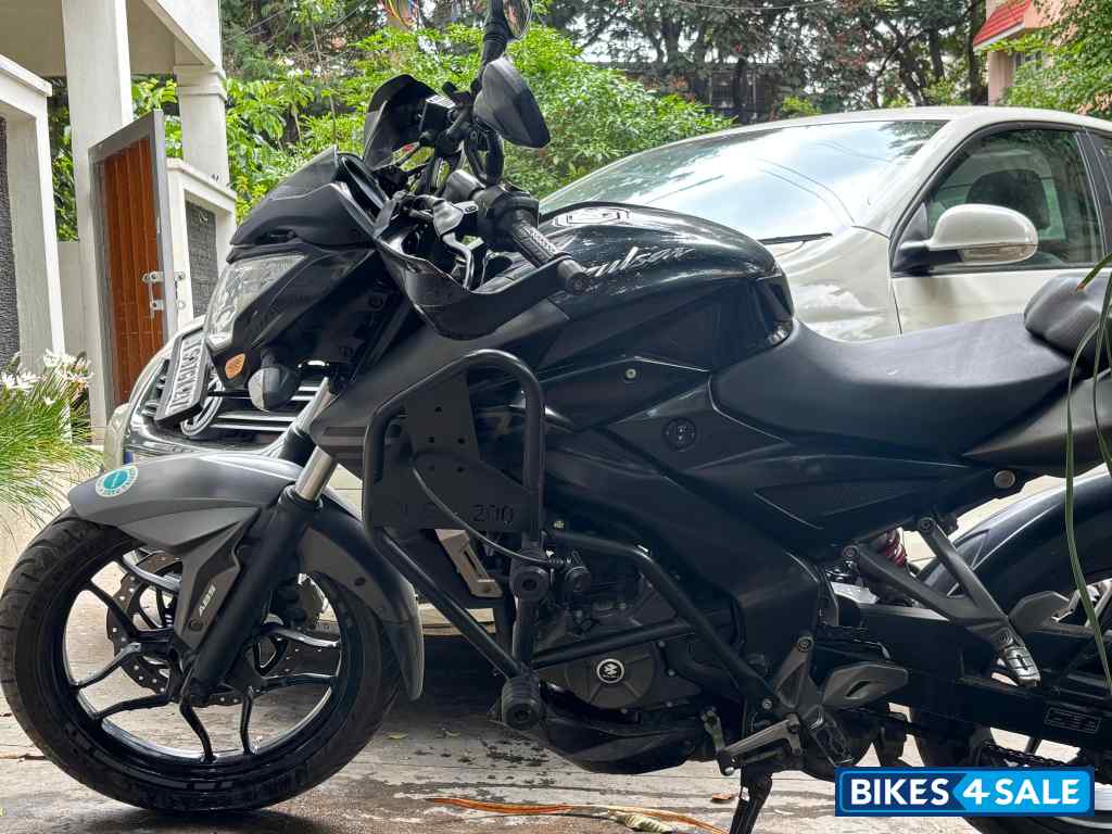 Bajaj Pulsar 200 NS ABS