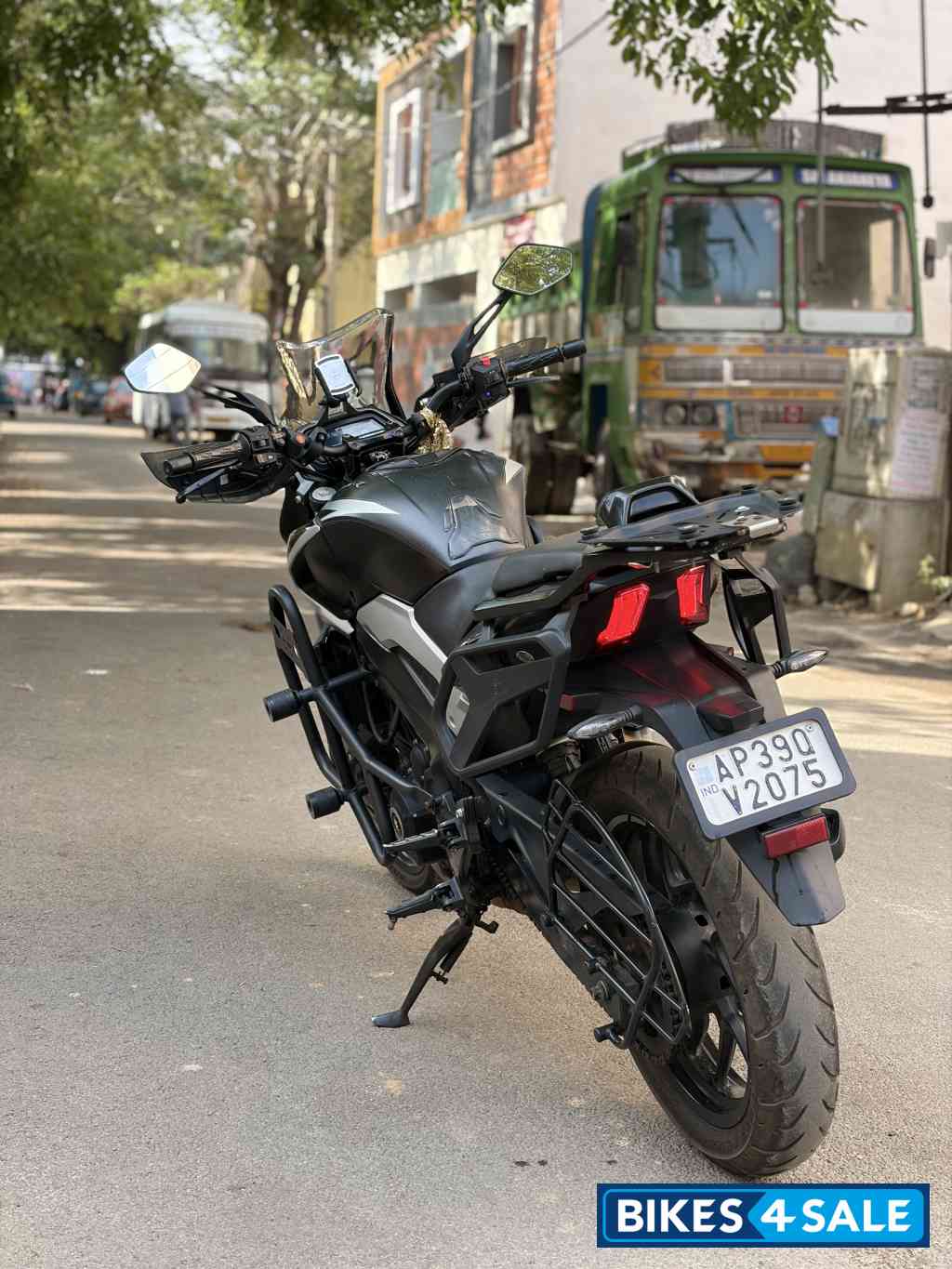 Bajaj Dominar 250 2022