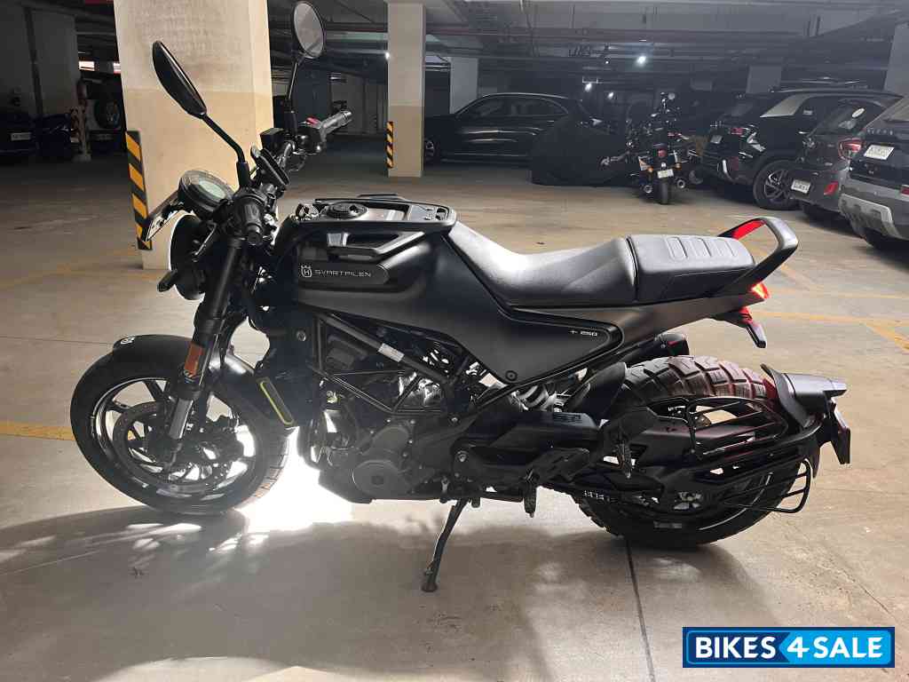 Husqvarna Svartpilen 250