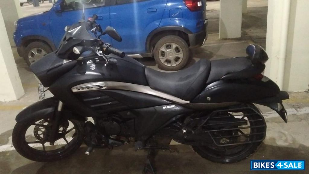 Black Suzuki Intruder 150