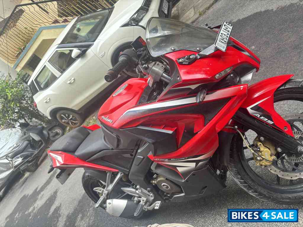 Bajaj Pulsar RS 200 ABS