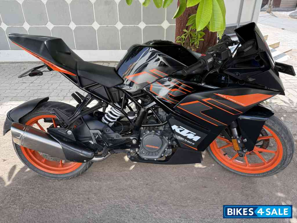 Black Orange KTM RC 125 2020 Black Orange KTM RC 125 2020