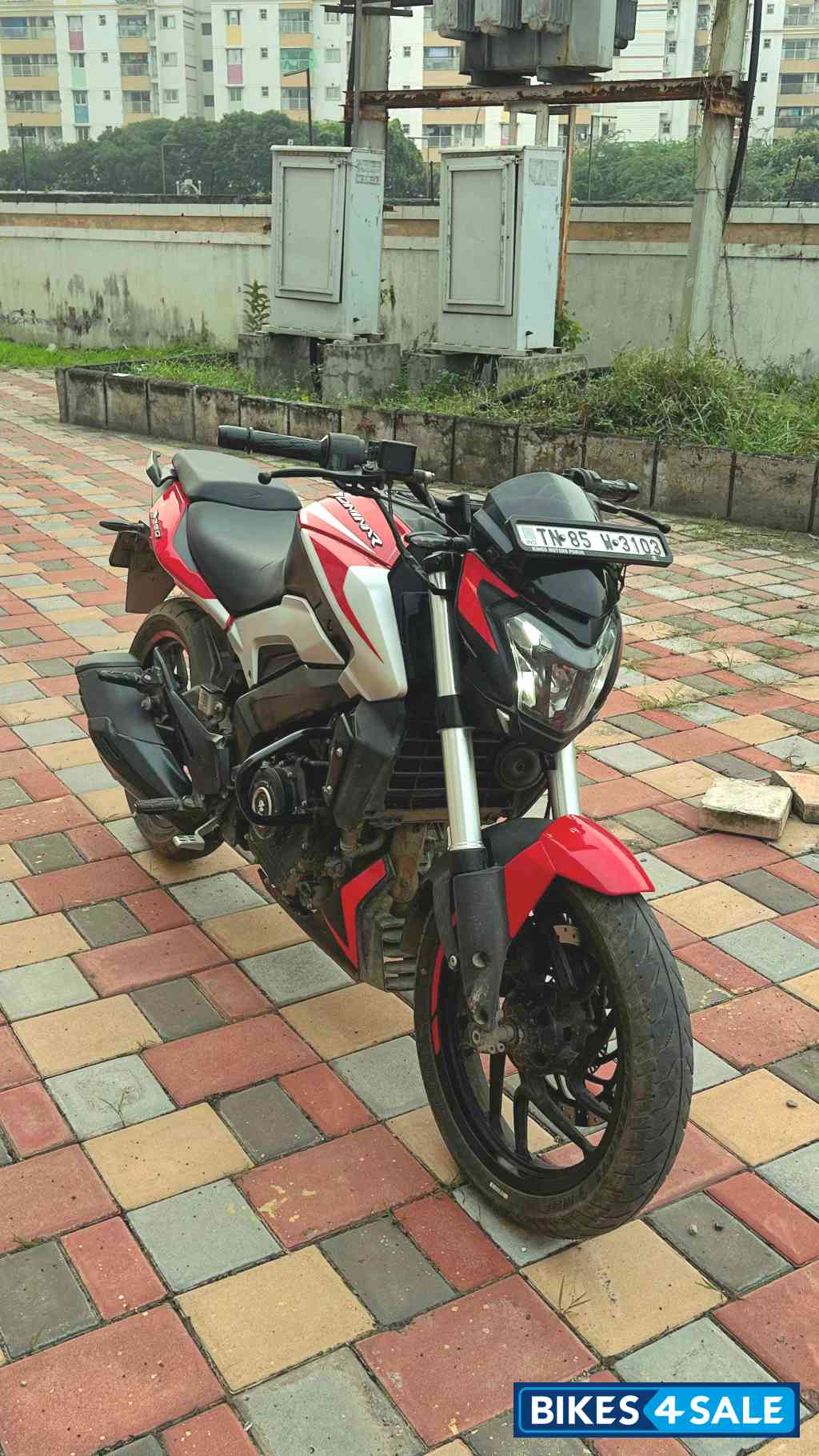 Red Bajaj Dominar 250