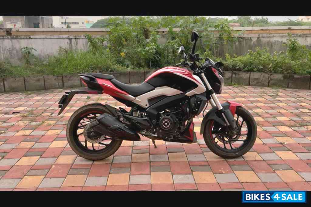 Red Bajaj Dominar 250