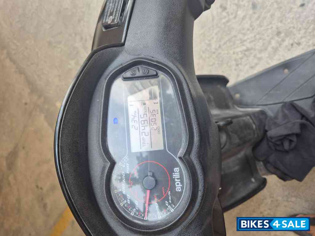 Black Aprilia SR 150