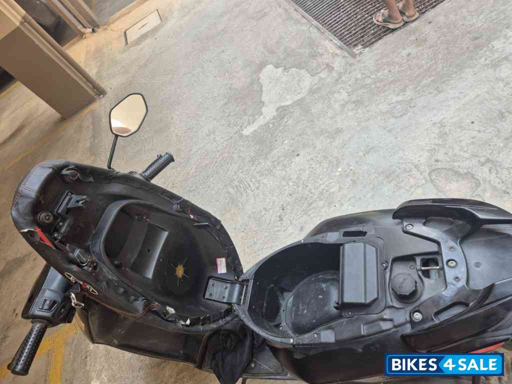 Black Aprilia SR 150 Black Aprilia SR 150