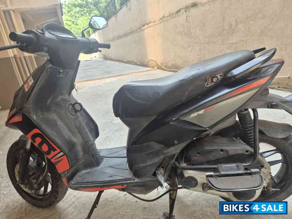 Black Aprilia SR 150 Black Aprilia SR 150