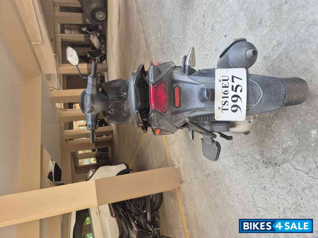Black Aprilia SR 150 Black Aprilia SR 150