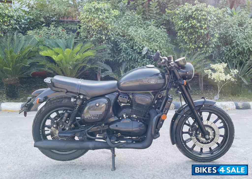 Jawa 42 Dual Channel ABS Cosmic Carbon Jawa 42 Dual Channel ABS Cosmic Carbon