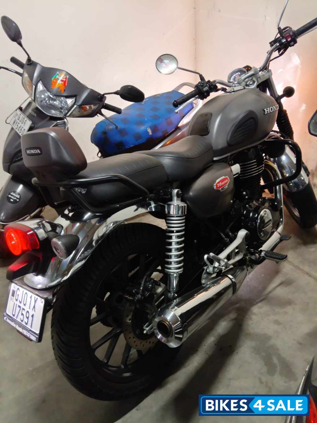Mat Massive Gray Mat Honda Hness CB350 DLX Pro Mat Massive Gray Mat Honda Hness CB350 DLX Pro