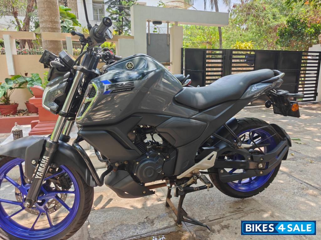 Grey Yamaha FZ-S FI Ver 4.0 DLX