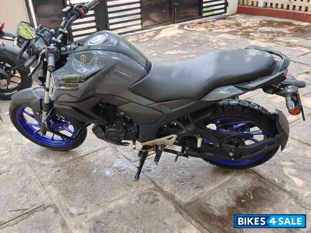 Grey Yamaha FZ-S FI Ver 4.0 DLX