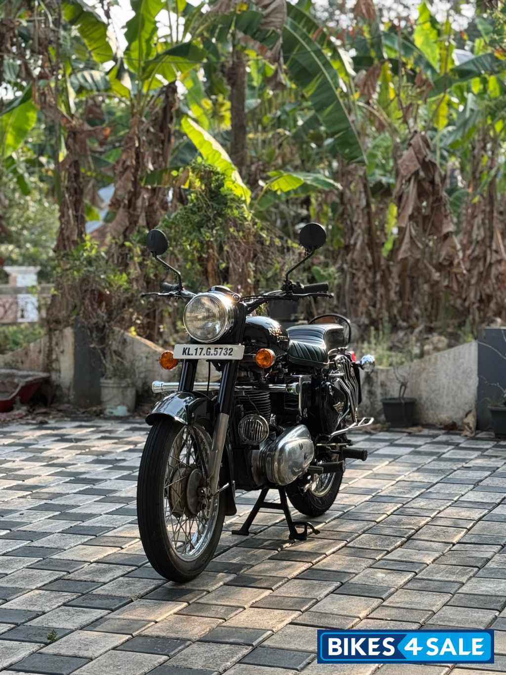 Black Royal Enfield Bullet 350