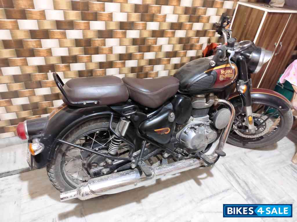 Black Royal Enfield Classic 350 Single Channel BS6 Black Royal Enfield Classic 350 Single Channel BS6