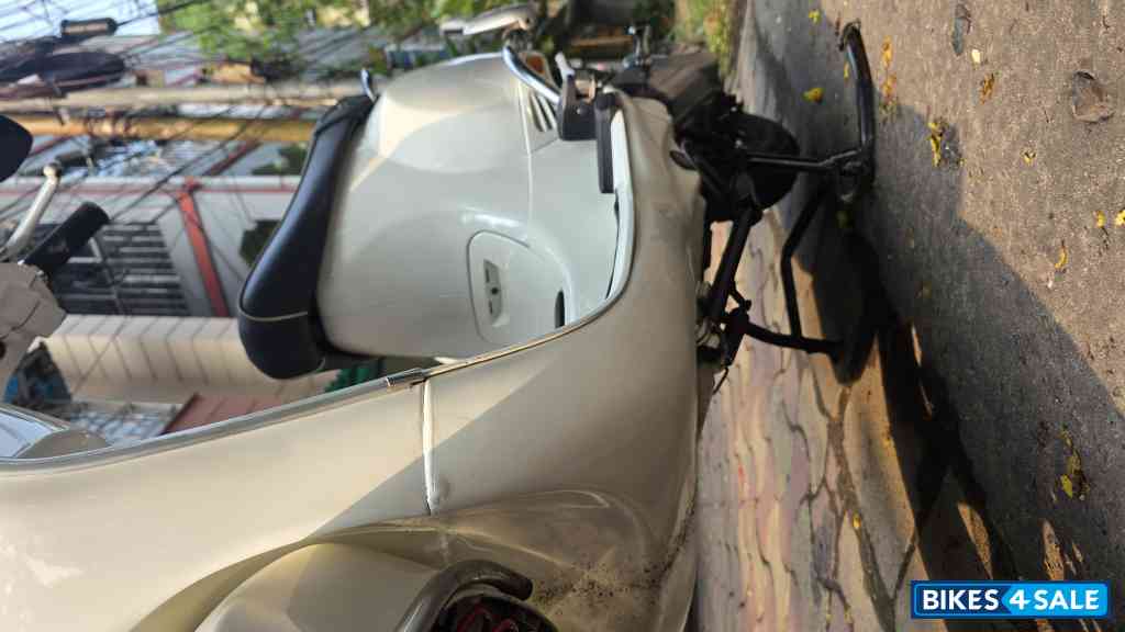 White Vespa SXL 150 White Vespa SXL 150