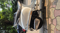 White Vespa SXL 150