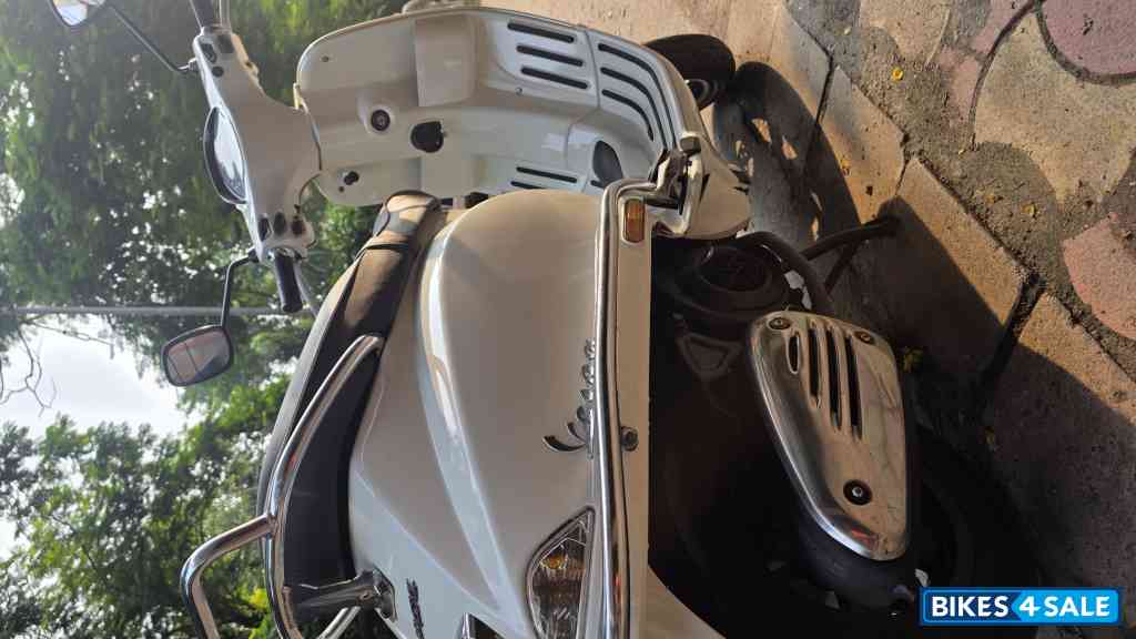 White Vespa SXL 150 White Vespa SXL 150
