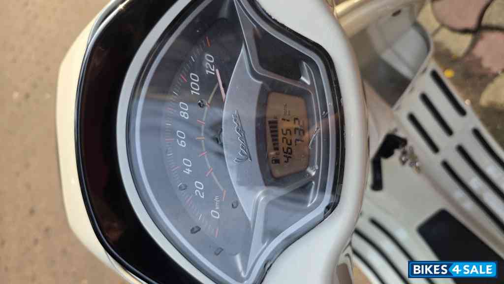 White Vespa SXL 150 White Vespa SXL 150