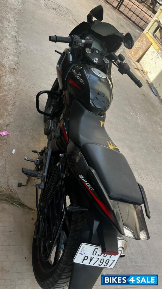 Black Bajaj Pulsar 220 DTSFi Black Bajaj Pulsar 220 DTSFi
