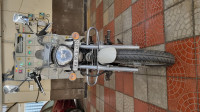 White Bajaj Avenger Cruise 220 BS6