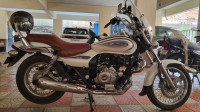 White Bajaj Avenger Cruise 220 BS6