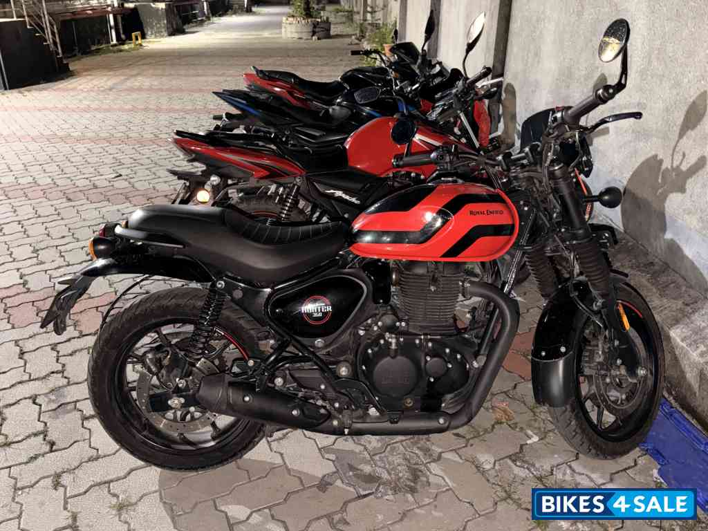 London Red Royal Enfield Hunter 350 2025