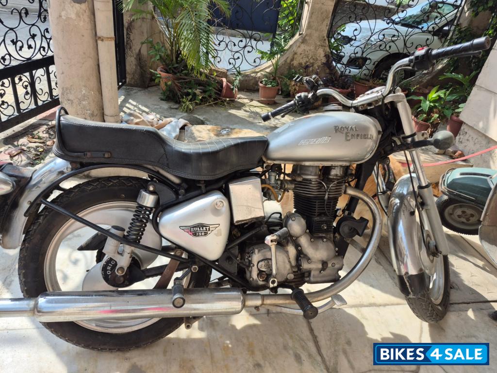 Grey Royal Enfield Bullet Electra 5S Grey Royal Enfield Bullet Electra 5S