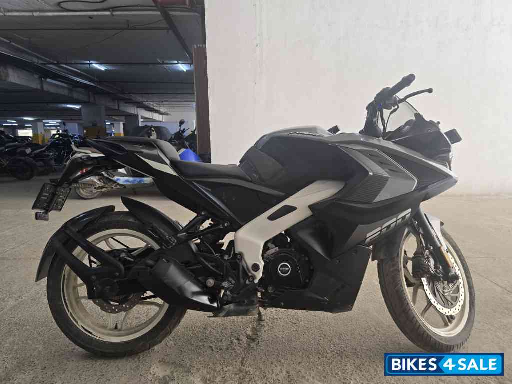 Bajaj Pulsar RS 200 BS6