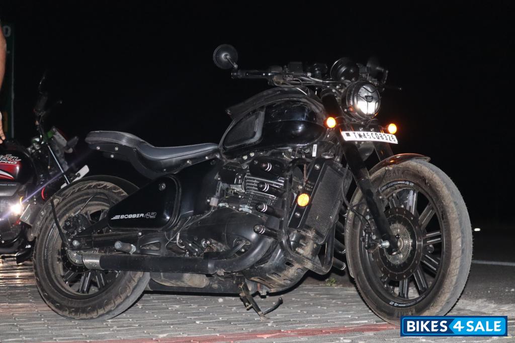 Jawa 42 Bobber Black Mirror