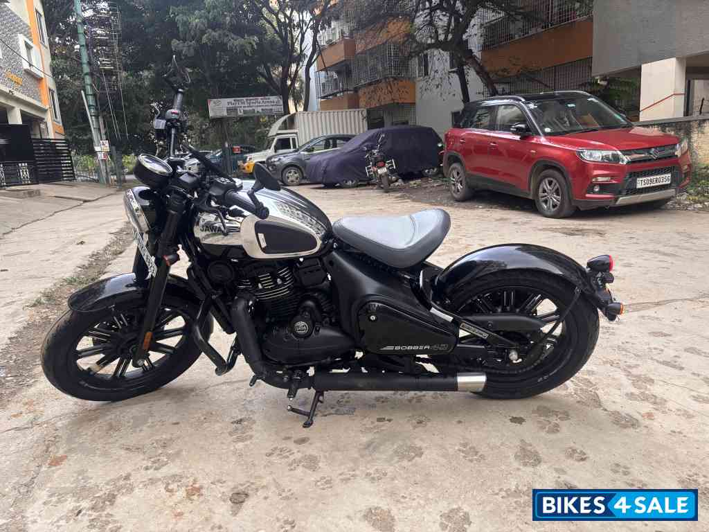 Jawa 42 Bobber Black Mirror