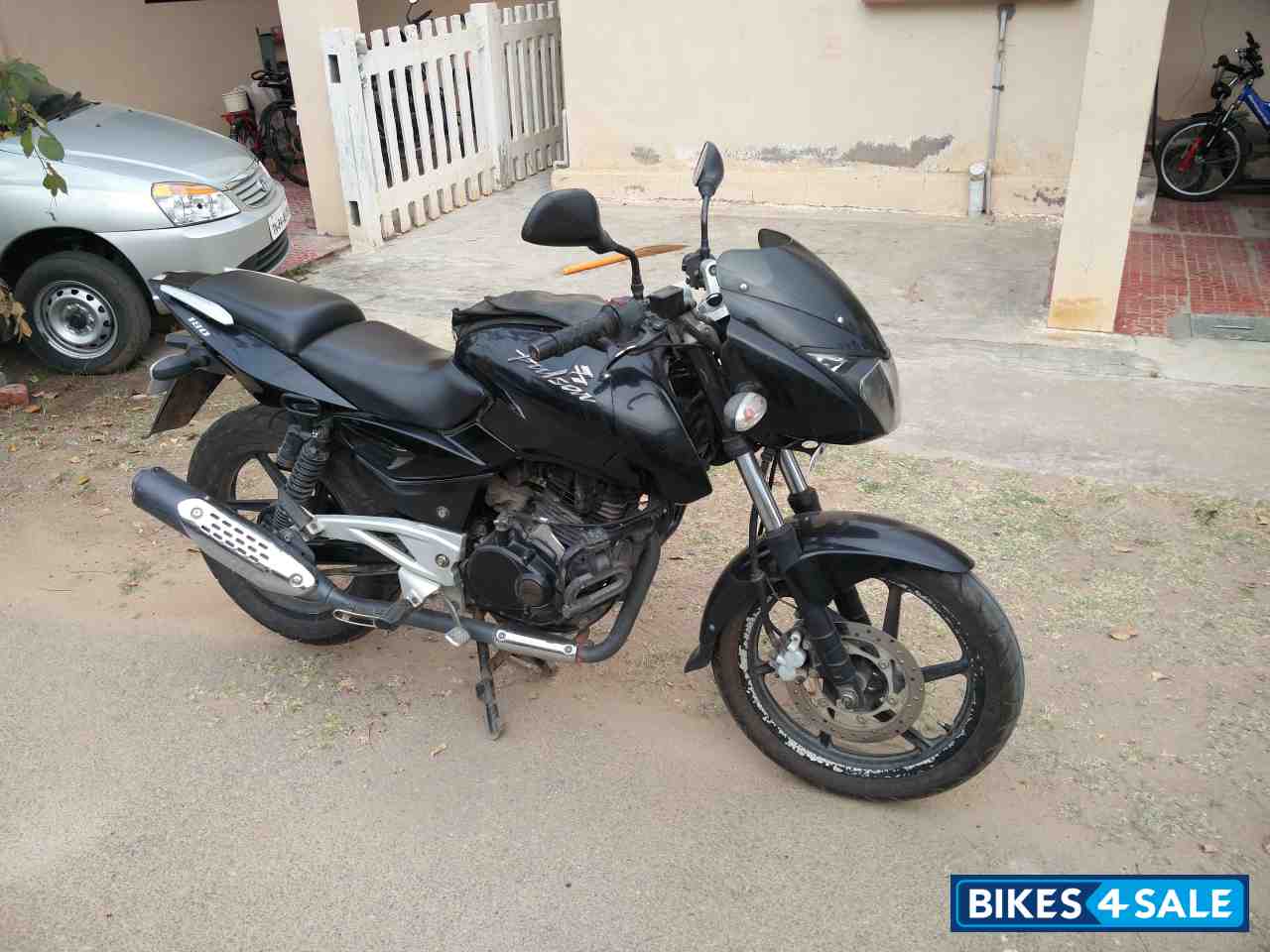 Black Bajaj Pulsar 180 DTSi Black Bajaj Pulsar 180 DTSi