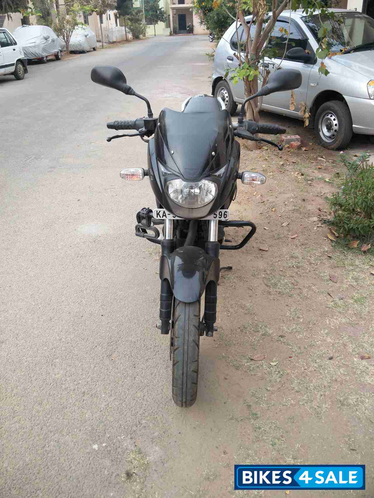 Black Bajaj Pulsar 180 DTSi Black Bajaj Pulsar 180 DTSi