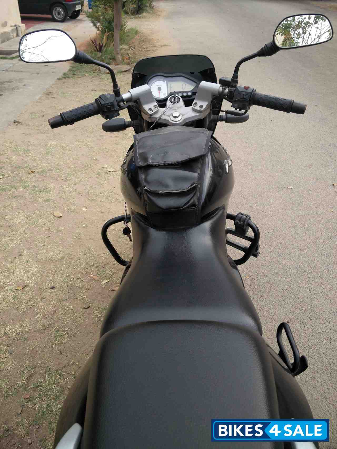 Black Bajaj Pulsar 180 DTSi Black Bajaj Pulsar 180 DTSi
