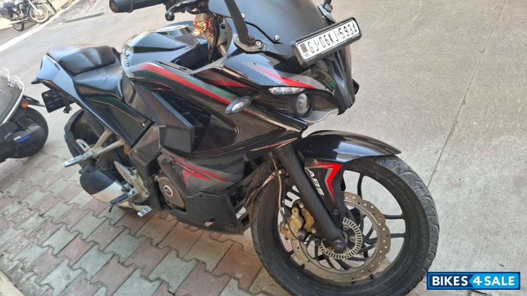 Bajaj Pulsar RS 200