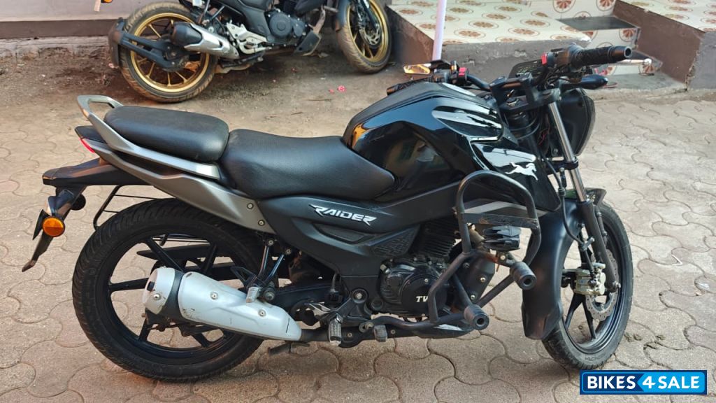 Black TVS Raider Split Seat Black TVS Raider Split Seat
