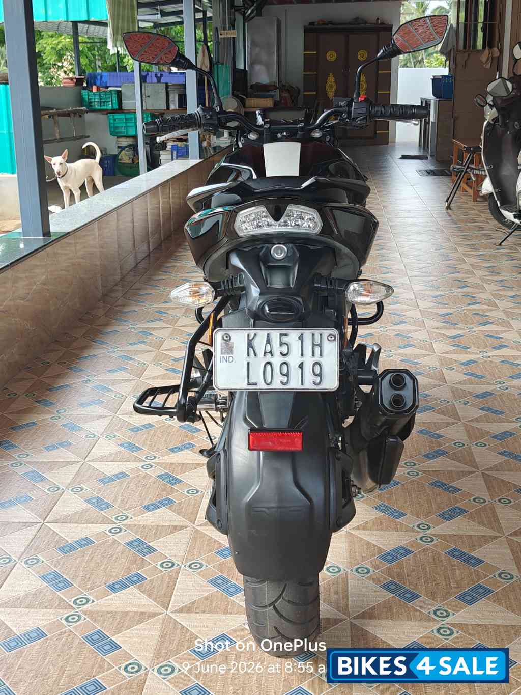 Black TVS Apache RTR 160 4V Black TVS Apache RTR 160 4V