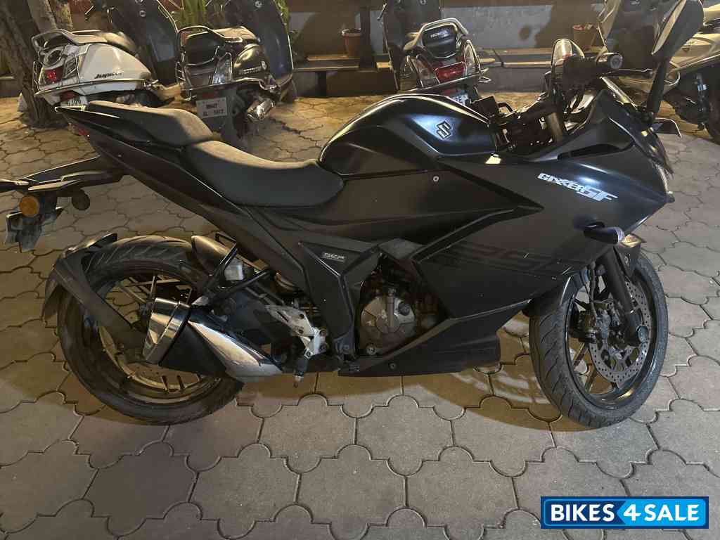 Matt Black Suzuki Gixxer SF 250