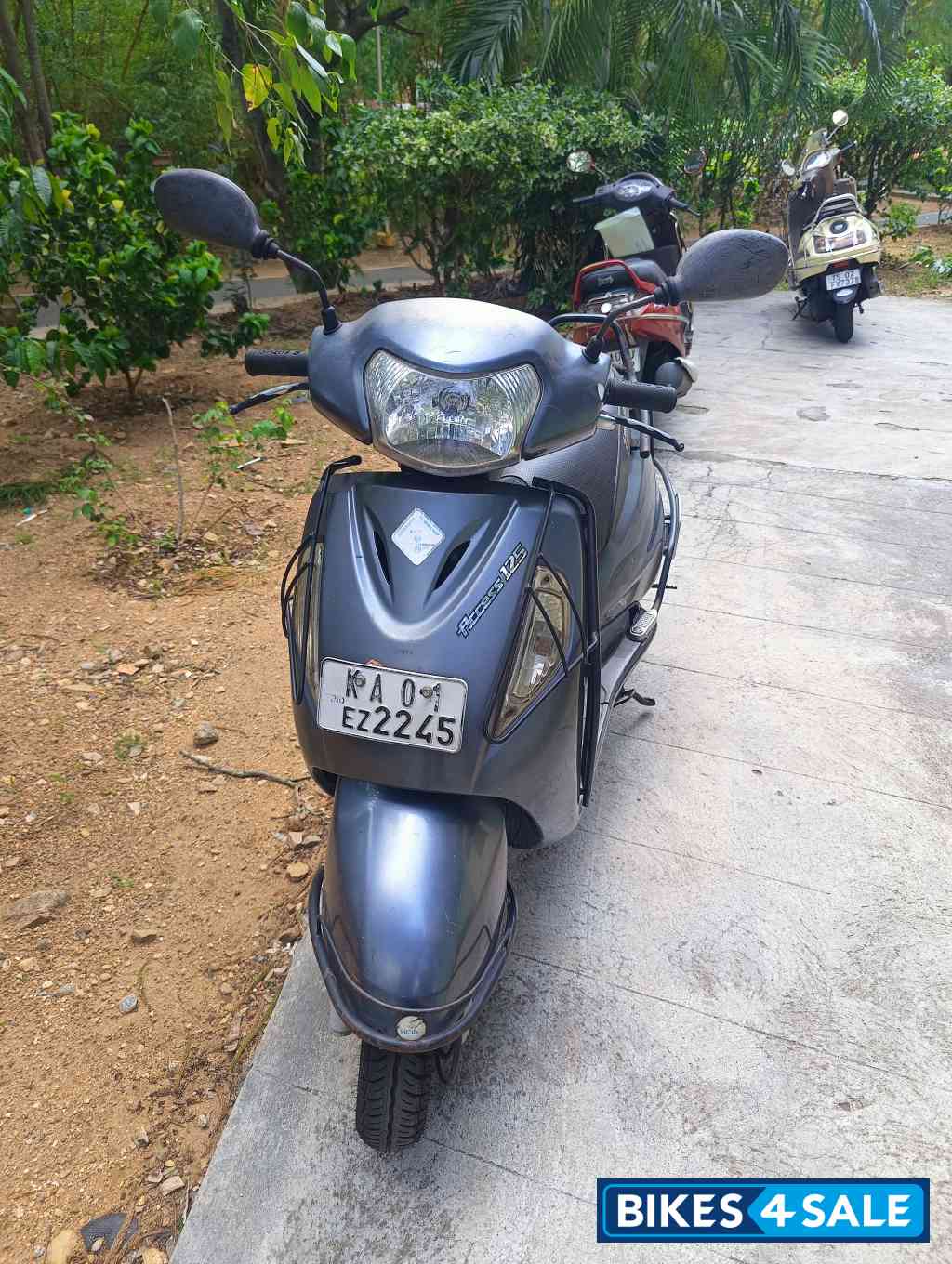 Grey Suzuki Access 125 Grey Suzuki Access 125