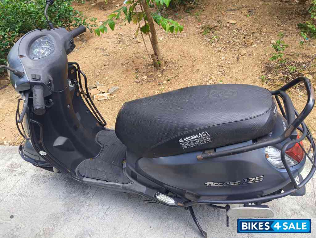 Grey Suzuki Access 125 Grey Suzuki Access 125