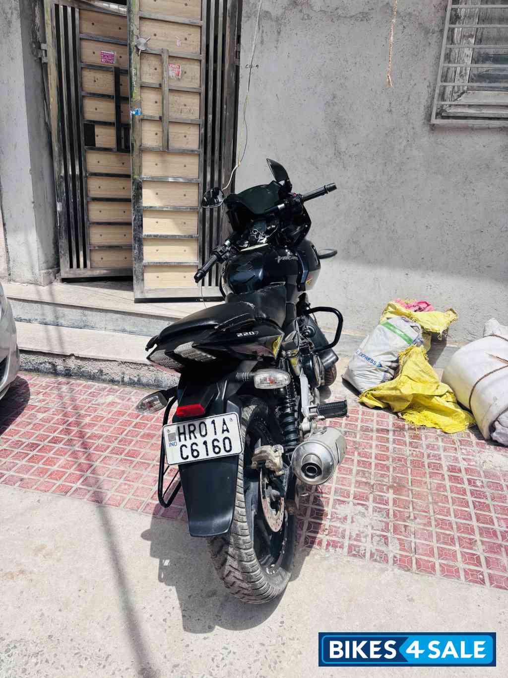 Bajaj Pulsar 220F Bajaj Pulsar 220F