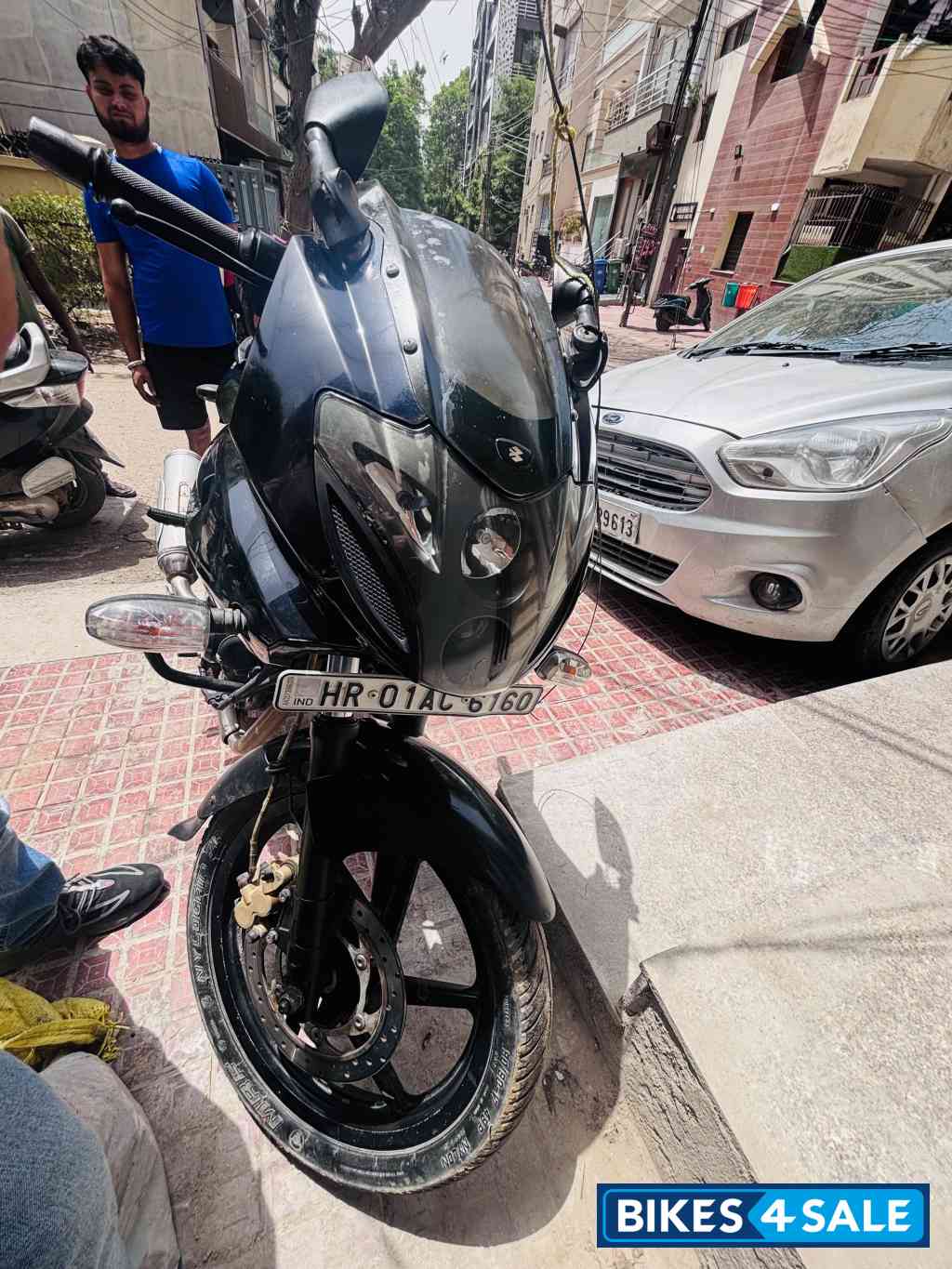 Bajaj Pulsar 220F Bajaj Pulsar 220F